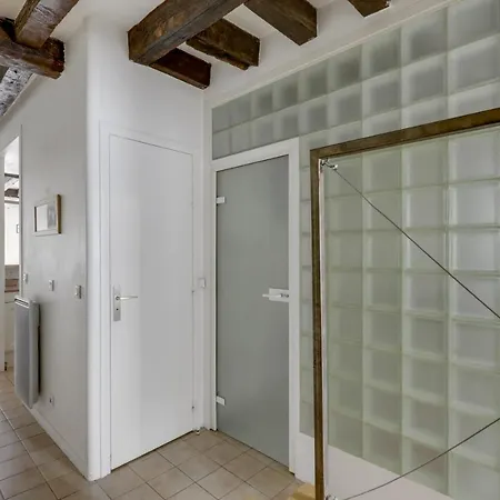 Rouge Passion Apartment